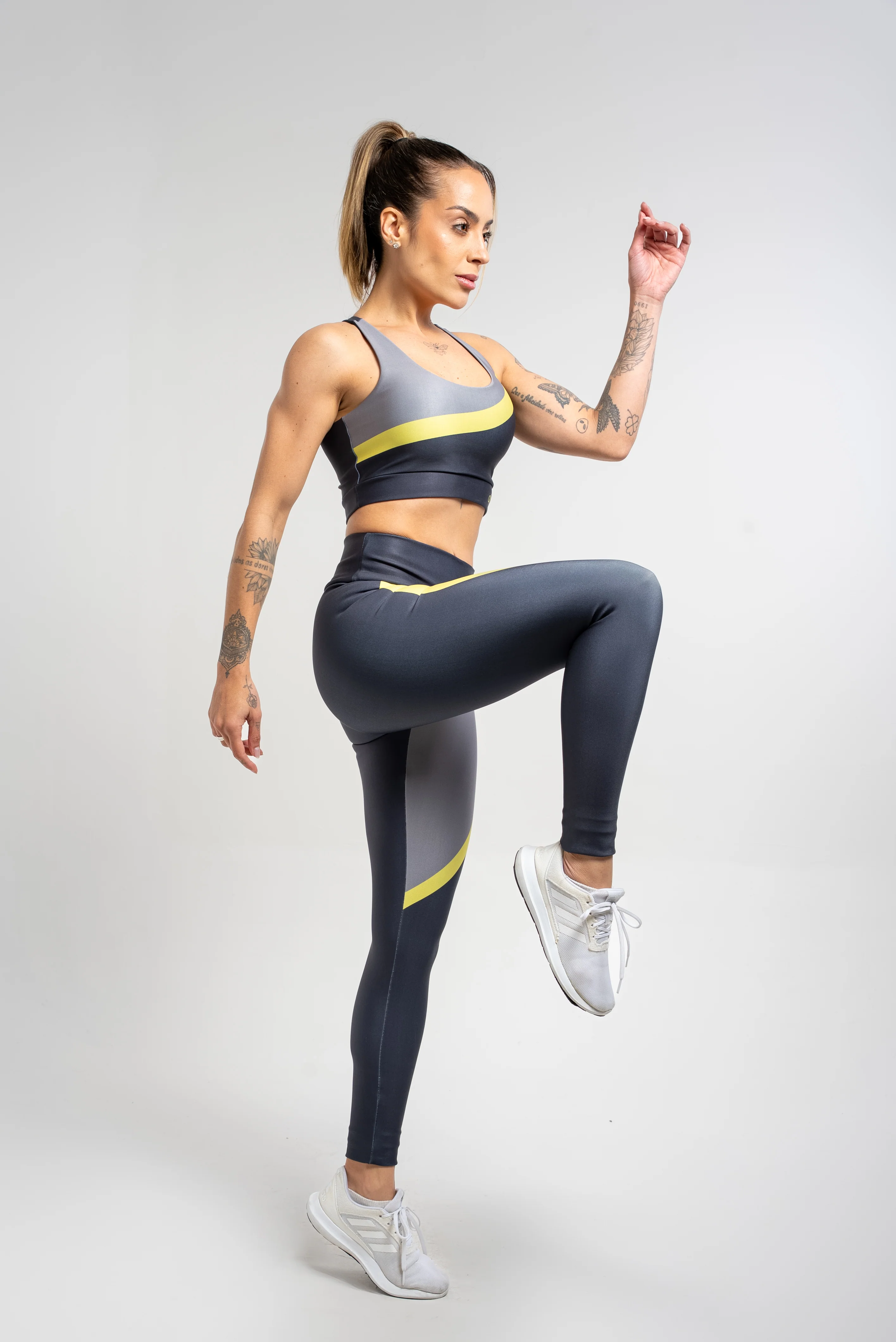 Legging Action - Image 4