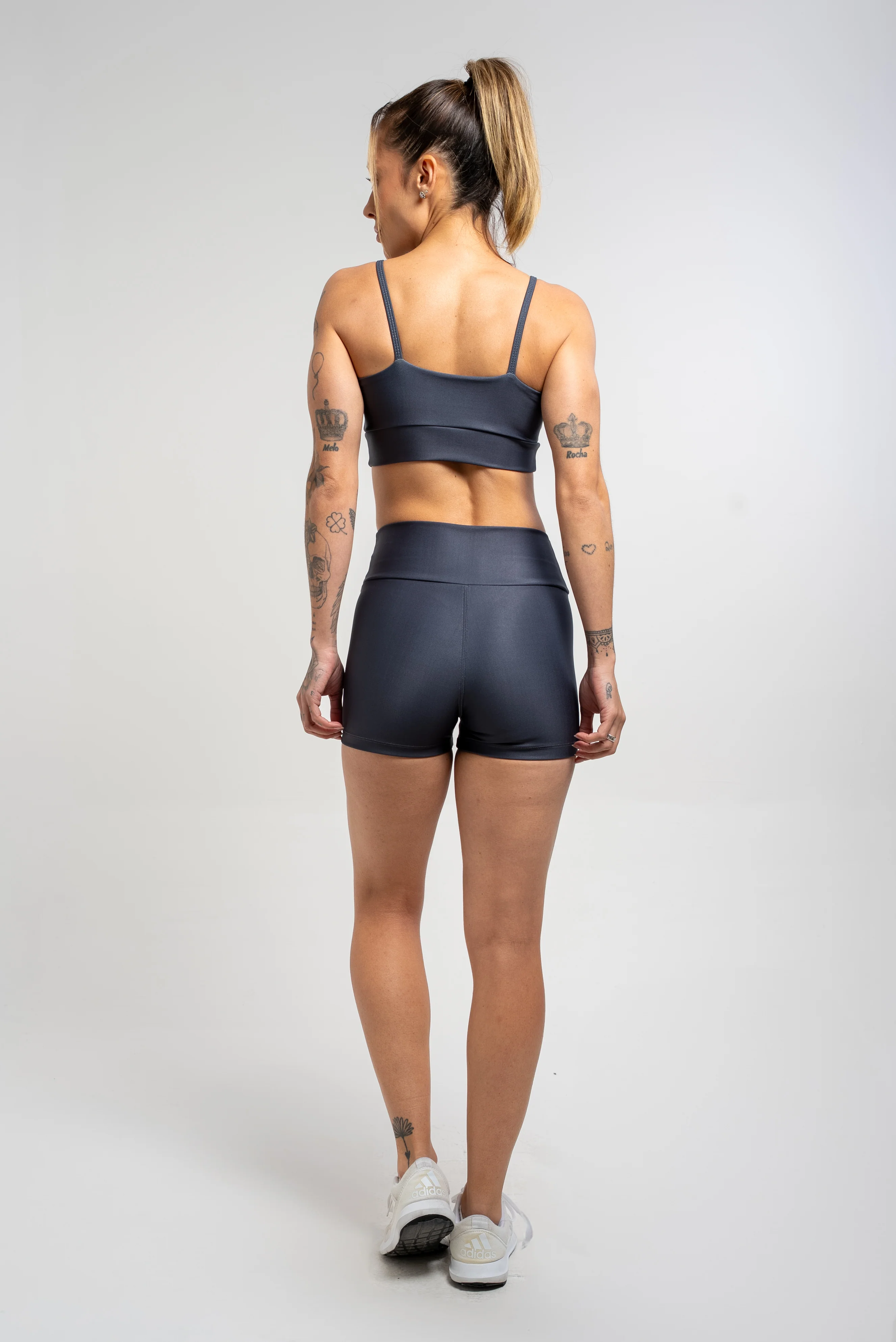 Shorts Action - Image 2