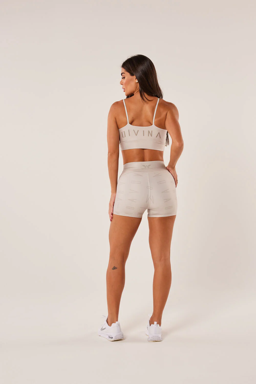 Shorts Divina Dourado - Image 6