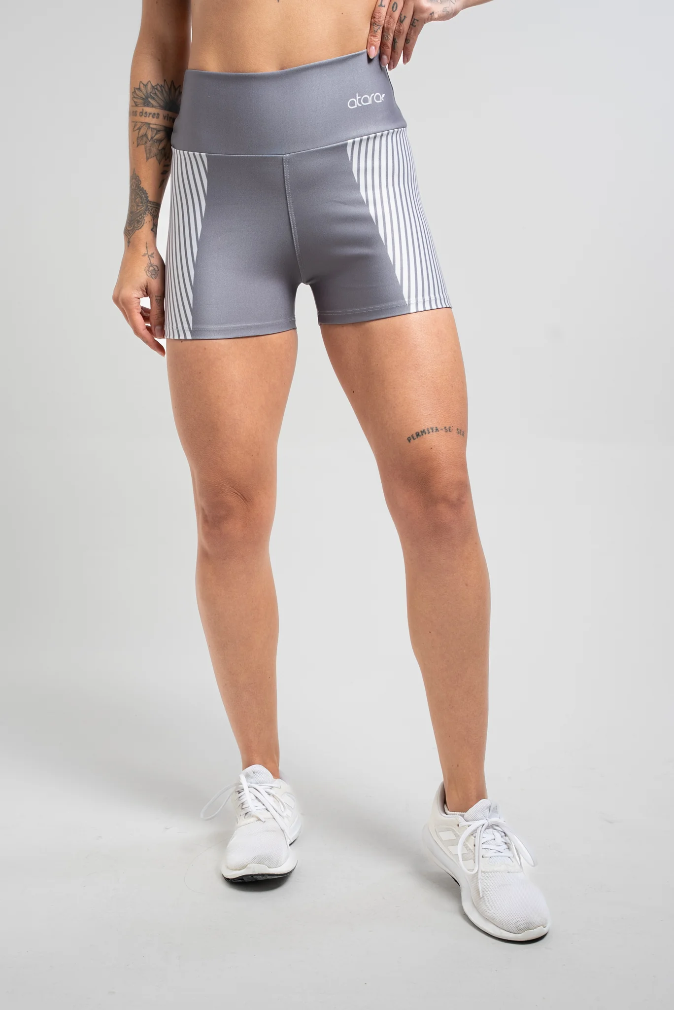 Shorts Listra Cinza